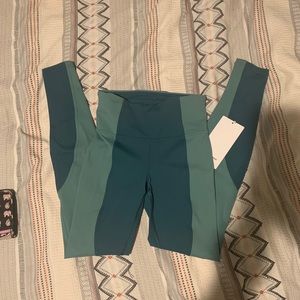 lululemon Wake and Train Tight 28 Size 4 Leggings